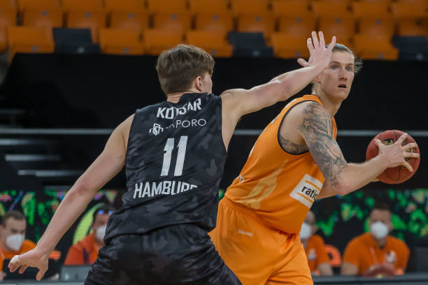 与对手硬碰 与对手硬碰