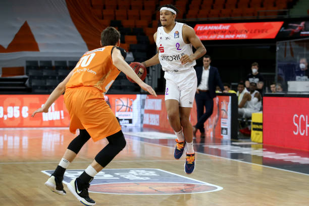 现代设施的 现代设施的