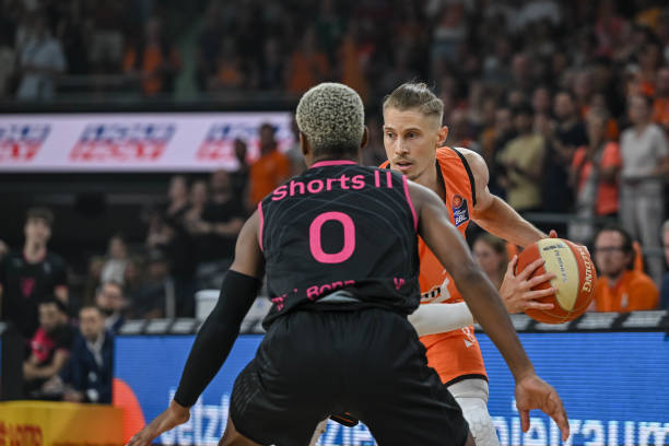 赛自创办以 赛自创办以