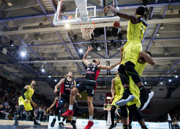 依靠稳健的 依靠稳健的